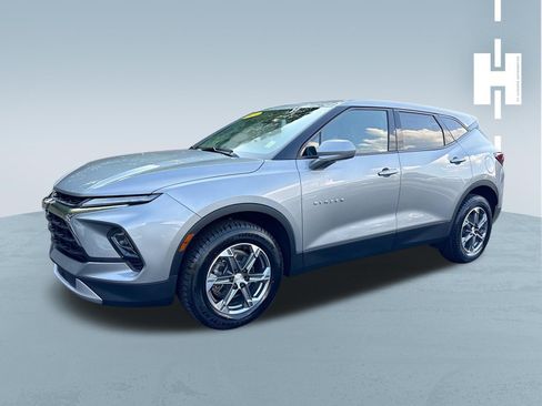 Used 2023 Chevrolet Blazer LT w/ Driver Confidence Package FWD image 3