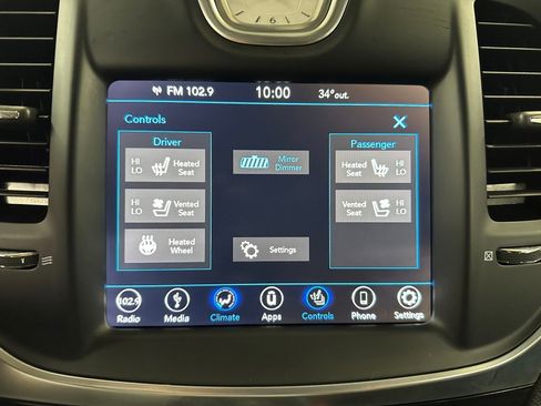 Used 2018 Chrysler 300 Limited image 9