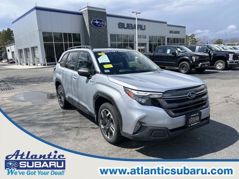 Used 2025 Subaru Forester Premium AWD/4WD image 1