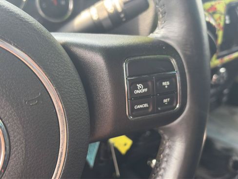 Used 2016 Jeep Wrangler Unlimited Sahara w/ Connectivity Group AWD/4WD image 27