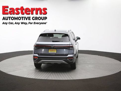 Used 2025 Volkswagen Taos SE AWD/4WD image 35