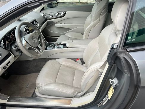Used 2013 Mercedes-Benz SL 550 w/ Premium Pkg image 17