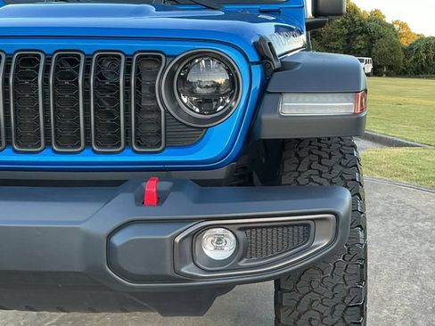 Used 2024 Jeep Wrangler Unlimited Rubicon AWD/4WD image 11