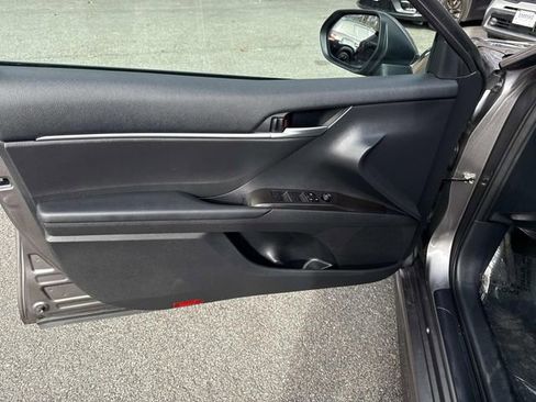 Used 2024 Toyota Camry SE image 18