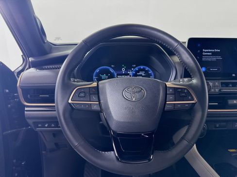 Used 2025 Toyota Grand Highlander AWD Hybrid image 12