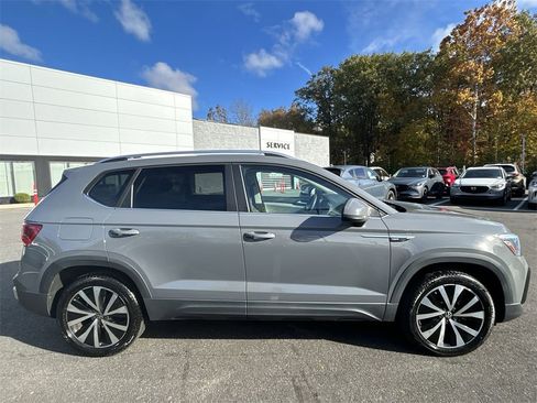 Used 2022 Volkswagen Taos SE image 9