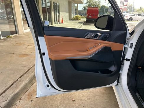 Used 2022 BMW X7 xDrive40i w/ M Sport Package AWD/4WD image 56