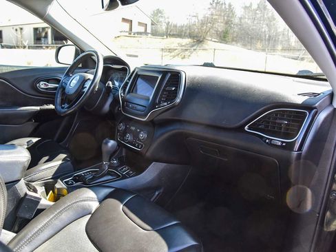 Certified 2019 Jeep Cherokee Latitude Plus image 10