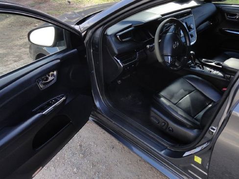 Used 2018 Toyota Avalon XLE image 16