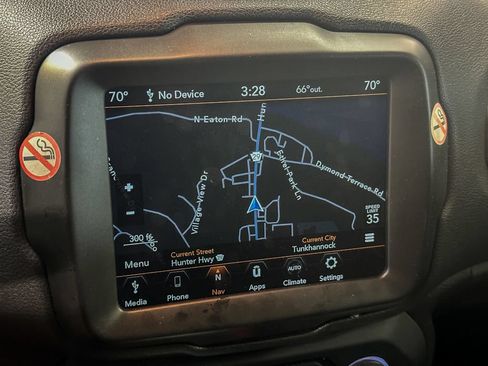 Used 2023 Jeep Renegade Trailhawk AWD/4WD image 12