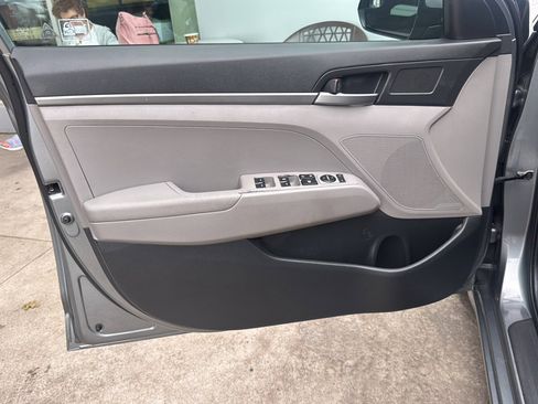 Used 2018 Hyundai Elantra SE FWD image 14