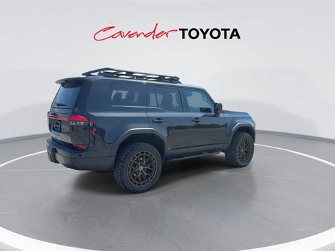 Used 2025 Lexus GX 550 w/ Accessory Package (32) AWD/4WD image 8