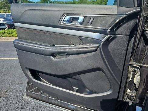 Used 2019 Ford Explorer XLT w/ Equipment Group 202A FWD image 24