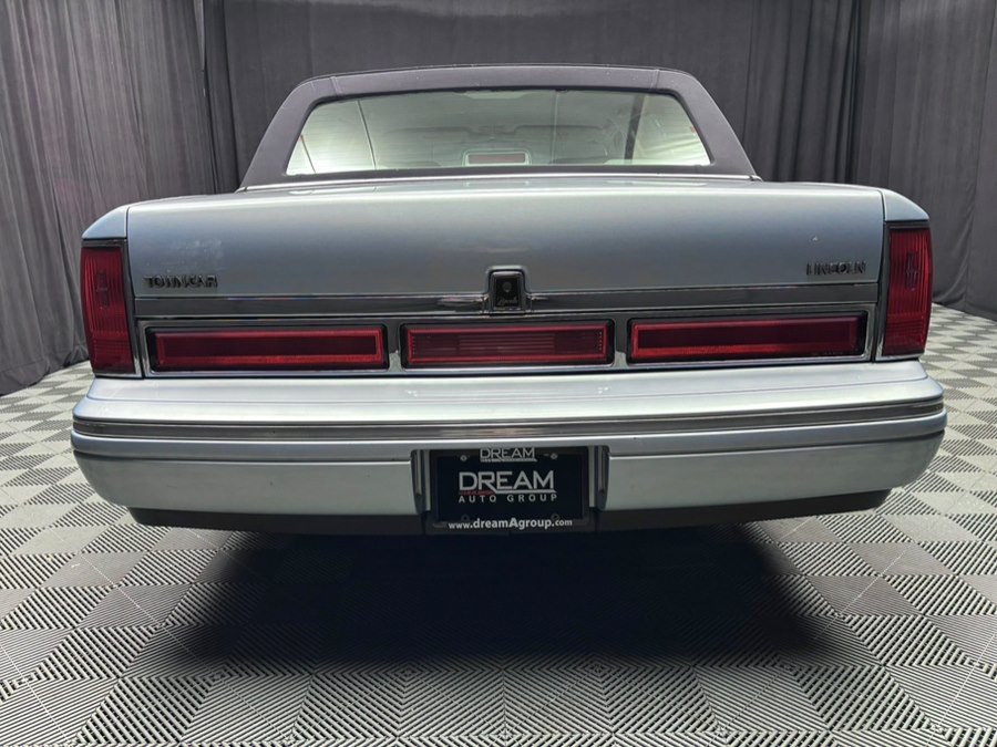 Used 1997 Lincoln Town Car Executive RWD image 6