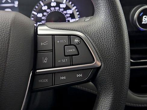 Used 2021 Toyota Highlander L FWD image 22