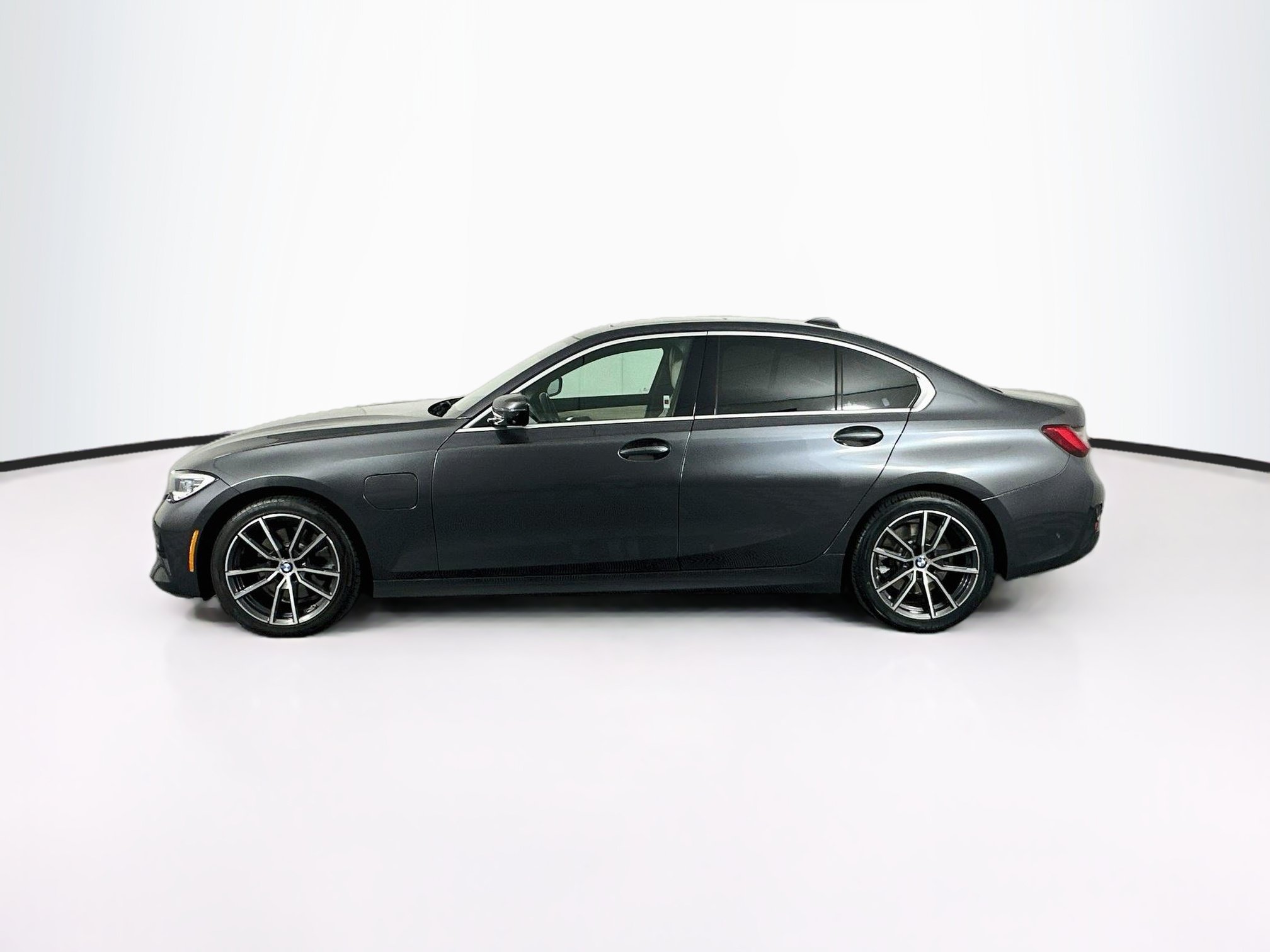 Used 2021 BMW 330e w/ Executive Package RWD image 4