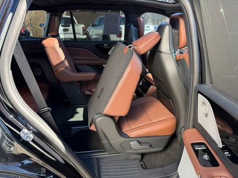 Used 2025 Lincoln Aviator Reserve w/ Equipment Group 201A image 12