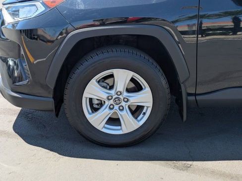 Used 2021 Toyota RAV4 XLE w/ Convenience Package FWD image 9