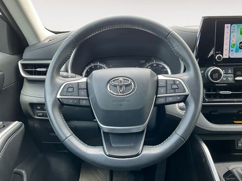 Used 2024 Toyota Highlander XLE AWD/4WD image 8