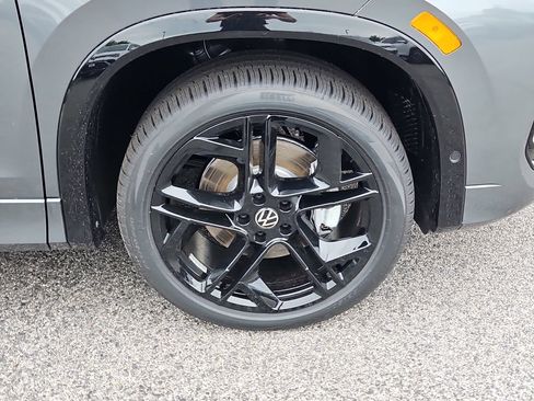 New 2026 Volkswagen Tiguan SE R-Line AWD/4WD image 4