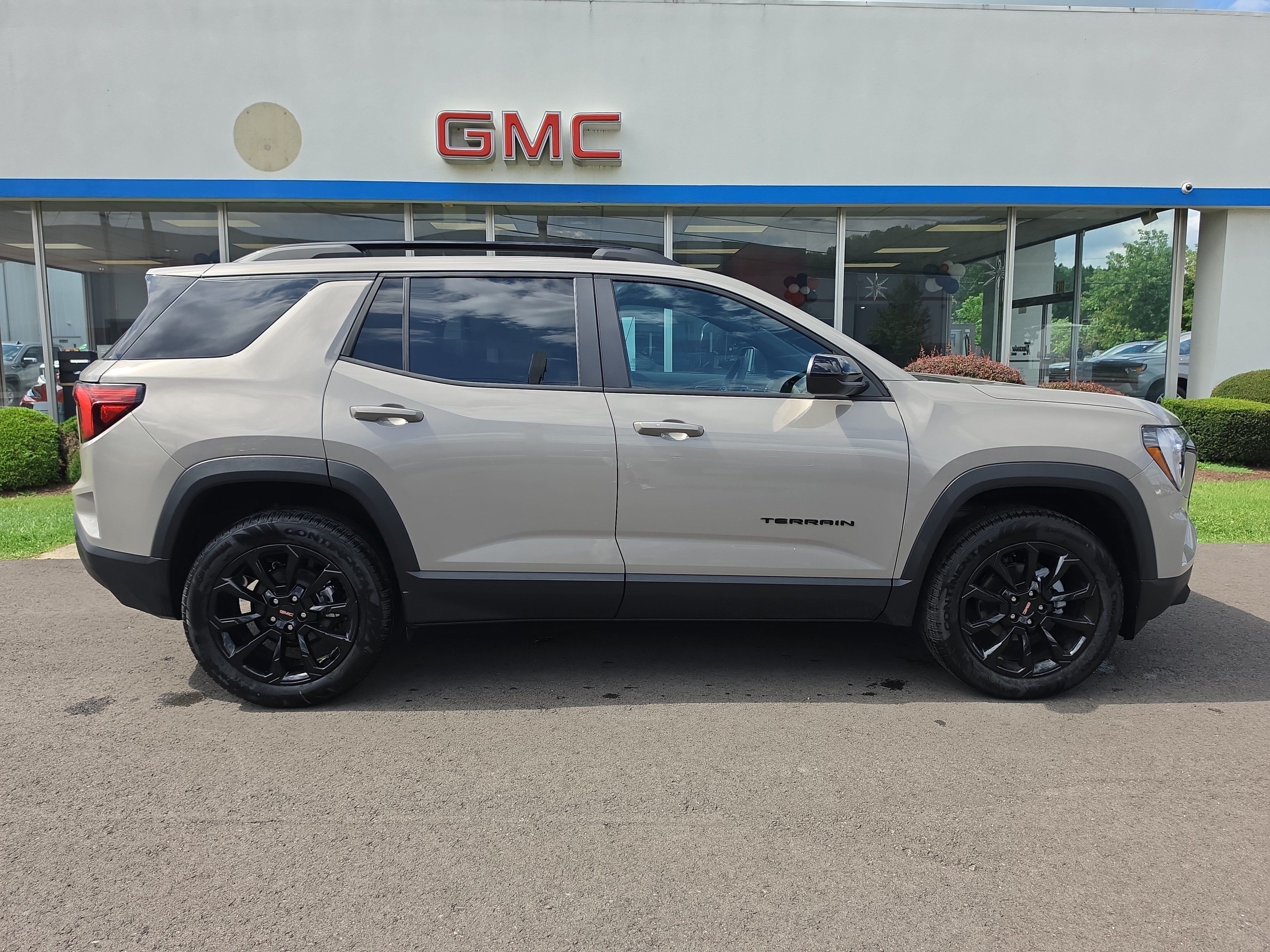 New 2027 GMC Terrain Elevation w/ Elevation Premium Package AWD/4WD image 2
