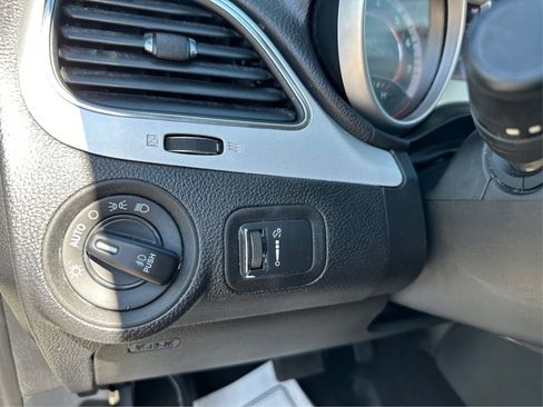Used 2019 Dodge Journey SE w/ Connectivity Group FWD image 20