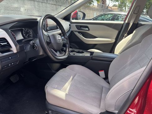 Used 2025 Nissan Rogue SV FWD image 29