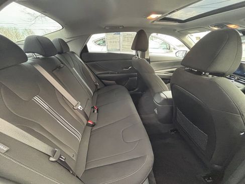 Used 2025 Hyundai Elantra SEL image 15