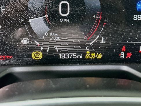 Used 2025 GMC Acadia Elevation FWD image 19
