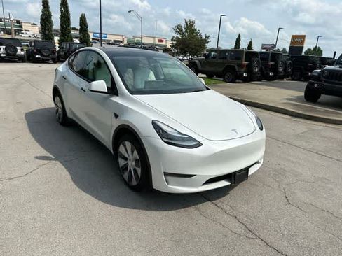 Used 2021 Tesla Model Y Long Range AWD/4WD image 23