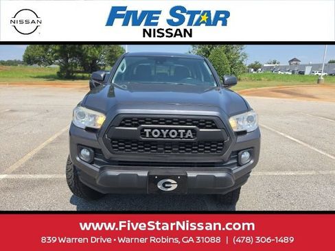 Used 2020 Toyota Tacoma SR5 RWD image 9