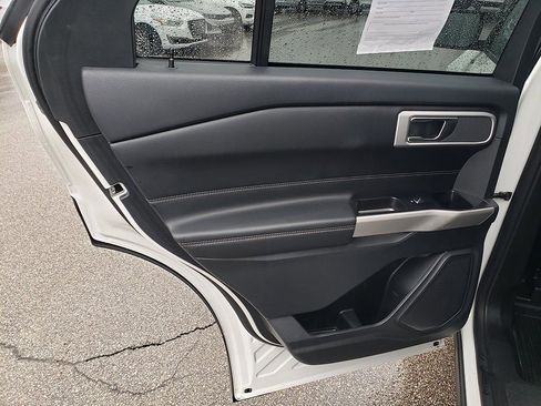 Certified 2022 Ford Explorer XLT w/ Equipment Group 202A image 14