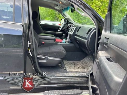 Used 2013 Toyota Tundra 4x4 CrewMax w/ SR5 Pkg image 12