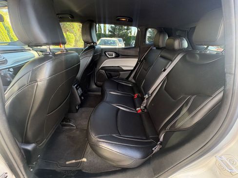 Used 2025 Jeep Compass Limited image 27