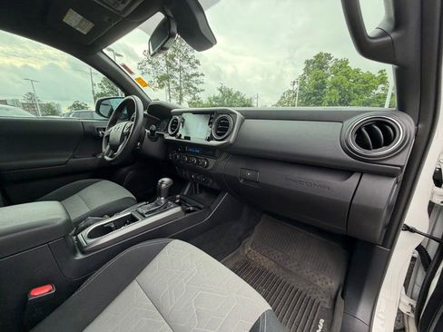 Used 2021 Toyota Tacoma TRD Off-Road AWD/4WD image 28