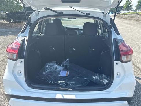 New 2025 Nissan Kicks Play S image 13