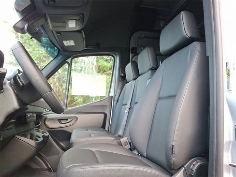 New 2025 Mercedes-Benz Sprinter 2500 image 9