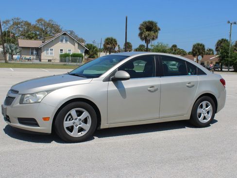 Used 2013 Chevrolet Cruze LT image 3