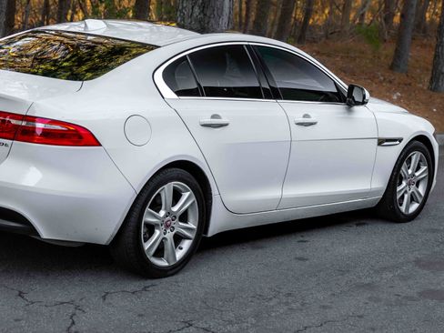 Used 2019 Jaguar XE Premium image 60