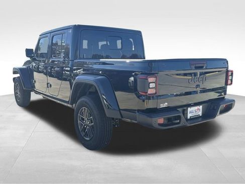 Used 2025 Jeep Gladiator Sport image 5
