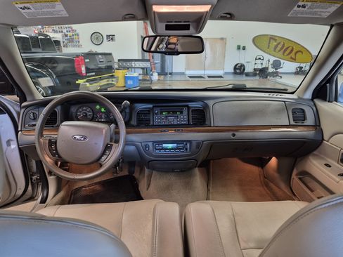 Used 2007 Ford Crown Victoria LX RWD image 17
