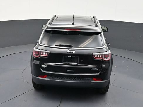 Used 2018 Jeep Compass Latitude FWD image 15