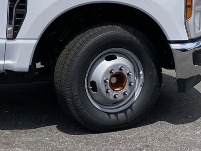 New 2025 Ford F350 XL w/ XL Chrome Package