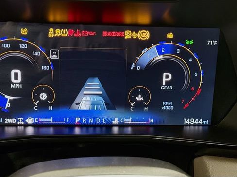 Used 2024 Chevrolet Colorado ZR2 w/ Technology Package AWD/4WD image 12