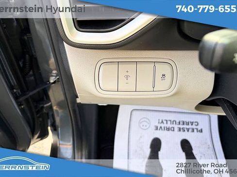 Used 2024 Hyundai Venue SEL FWD image 17