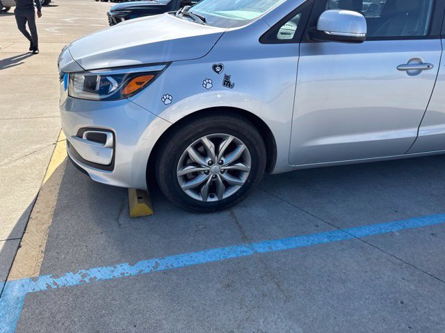 Used 2020 Kia Sedona EX FWD image 2