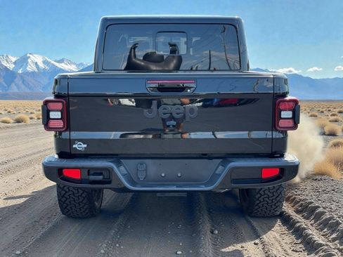 Used 2023 Jeep Gladiator Overland image 7