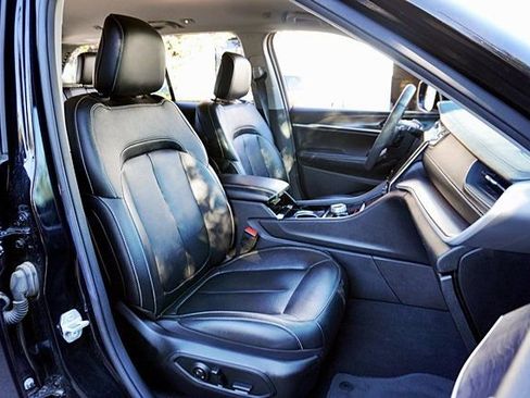 Used 2023 Jeep Grand Cherokee Limited w/ Trailer Tow Prep Group (B) image 12