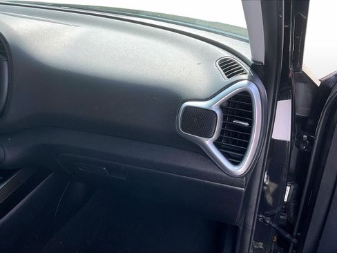 Used 2022 Kia Soul LX image 16