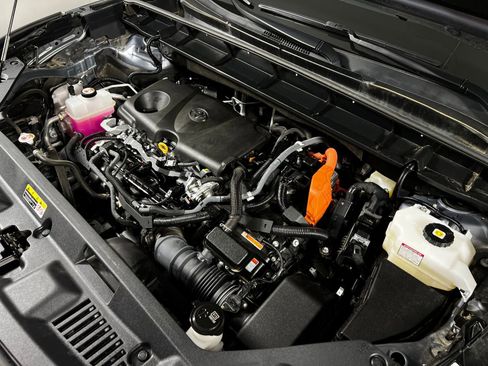 Certified 2023 Toyota Highlander XLE image 11